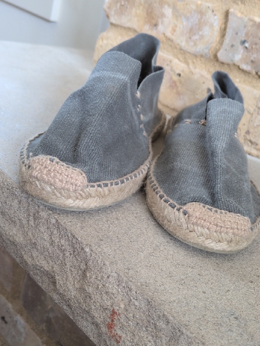 DIEGOS I NWT Handcrafted Washed Graphite Gray Canvas Slip-On Espadrilles, 44 - Picture 3 of 16